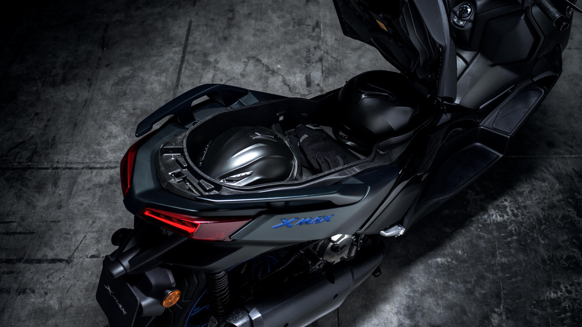 2024-Yamaha-XMAX300-EU-Detail-009-03