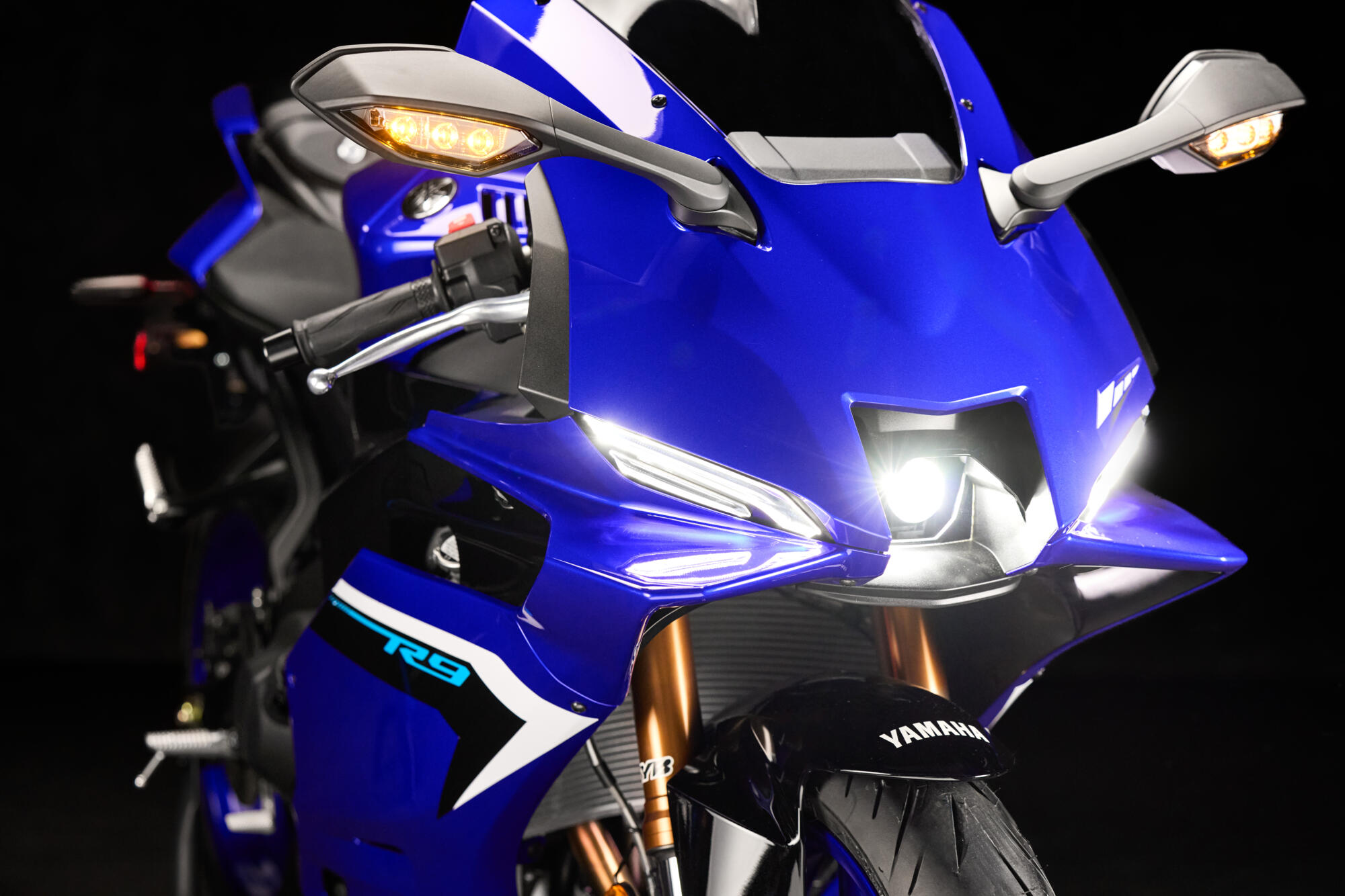 2025-Yamaha-YZF900R9-EU-Detail-008-03